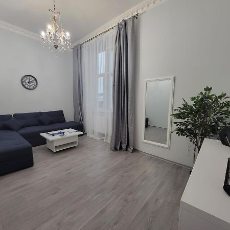Warm & Cozy Apartment In The Heart Of Historical Leopoli Esterno foto