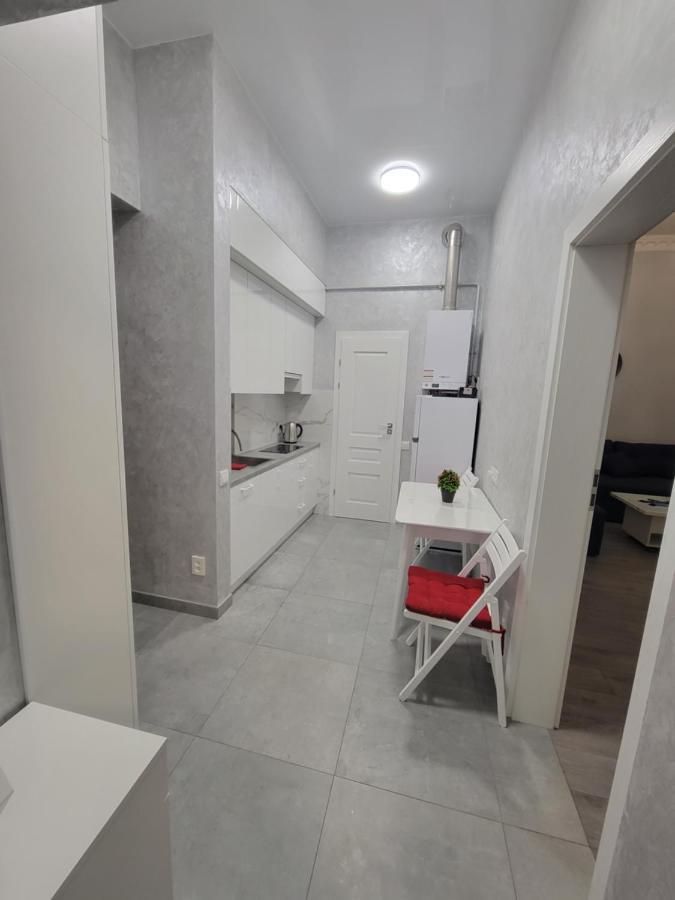 Warm & Cozy Apartment In The Heart Of Historical Leopoli Esterno foto