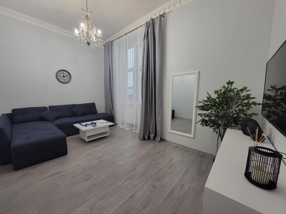 Warm & Cozy Apartment In The Heart Of Historical Leopoli Esterno foto